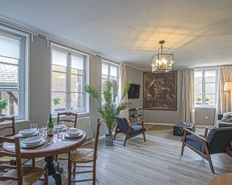 La Venelle des Greniers à Sel - Honfleur - Dining room