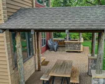 Gold Goast - North Shore Trail 3-bedroom on 1st Lake of Forest Lake - Forest Lake - Patio