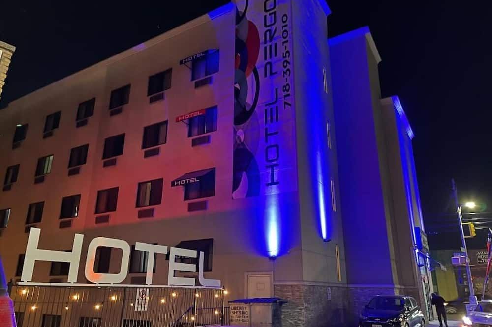 Building view of Hotel Pergola Jfk Airport