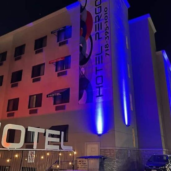Building view of Hotel Pergola Jfk Airport