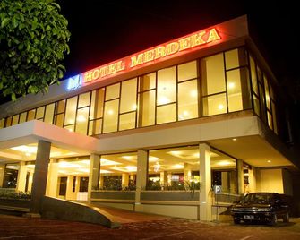 Hotel Merdeka Madiun - Madiun - Gebouw