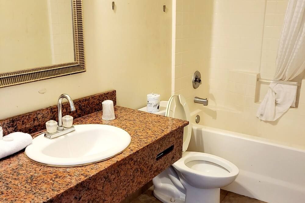 Metro Inn & Suites - Jacksonville - Bathroom