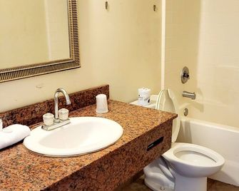 Metro Inn & Suites - Jacksonville - Bathroom