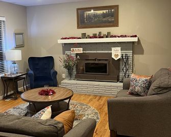 The Tangerine Door - Lewiston - Wohnzimmer