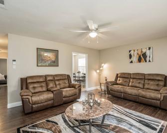 Grill, Relax, or Play at Home Away From Home - Shreveport - Living room