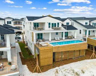 Moonstone: Stunning 9br Home- Beachfront, Priv. Pool, Pet Friendly, Sleeps 26! - Mexico Beach - Edificio