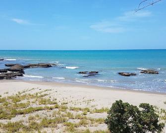 Wow!! Hugely Discounted!! A Big Three Br Villa & Rare Secluded Beach!!! - Treasure Beach - Beach