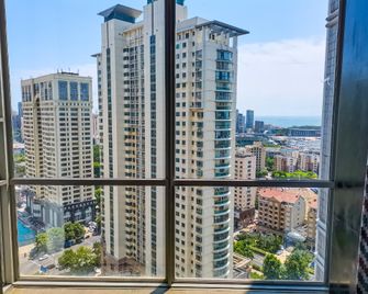 3rd Space Holiday Apartment ( Wusi Square Store) - Qingdao - Balcony