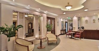 Retro Riverside Wellness Resort - Carlsbad - Lobby