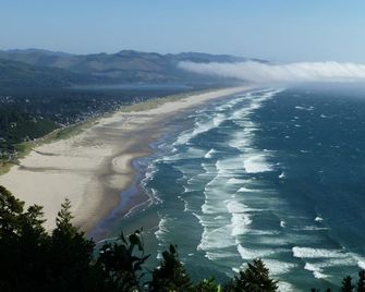Manzanita Lover's Bungalow; Perfect for 'TWO'; 1/2 Block from Beach - Manzanita - Edificio