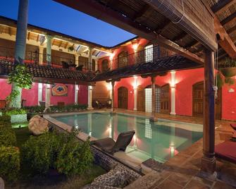 Hotel Casa del Consulado - גרנדה - בריכה