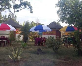 Ukerewe Garden View Bungalow At Bwiru Village Homestay - Nansio - Patio