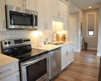Downtown Traverse City - Capri 313 - Traverse City - Kitchen