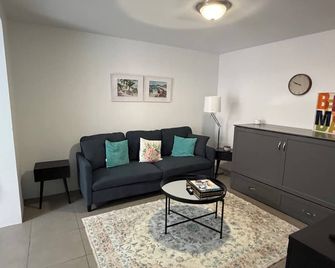 Charming 2-bedroom apartment with WiFi and AC in Devonshire - Devonshire