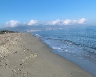 Comfortable apartment in the owner's villa with private garden - Biguglia - Playa