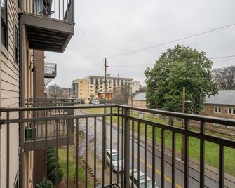 CozySuites MusicRow Astonishing Studio with free parking 38 - Nashville - Balcó