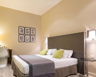 Hotel Amiraute - Tolón - Habitación