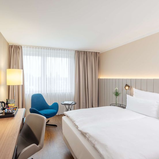 Bedroom view of NH Köln Altstadt