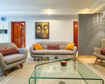 Rainforest Gem 2br Aracari Villa With Private Pool Ac Wi-Fi - Quepos - Sala de estar
