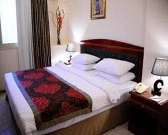 Al Sharq Hotel Suites - Baithans - Sharjah - Bedroom