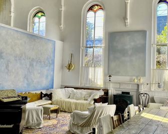 Church Des Artistes a Hudson Valley retreat - Kingston - Lounge