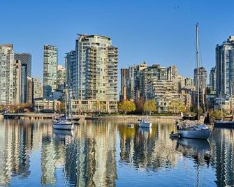 heart of Kitsilano area,5 mins walk to kits beach,no share with other people stay - Vancouver - Outdoor view
