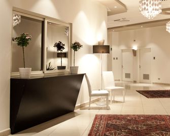Plaza Hotel Catania - Catania - Front desk