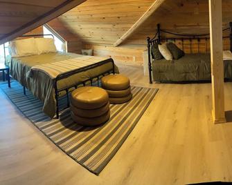 D'Arbonne Duck - No Cleaning Fee - Farmerville - Bedroom