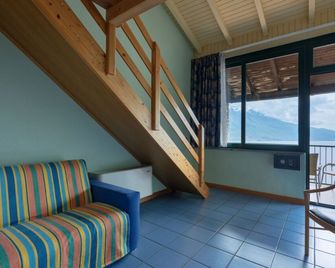 Centro Vacanze La Limonaia - Limone sul Garda - Huiskamer