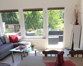 Moni's chicken farm Pure nature Outdoor pool for shared use - Nettetal - Living room