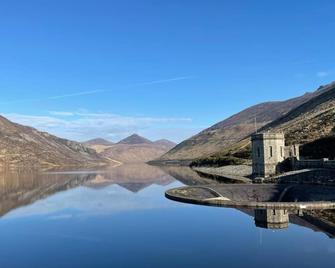 Lovely 2-Bed Cottage at the Foot of the Mournes - Newry - Pool