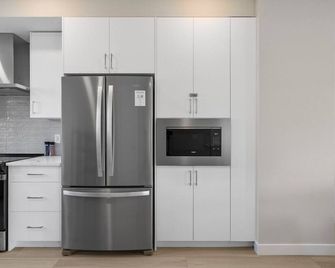 Family Townhouse + Trails & Lake Nearby - Chestermere - Cuisine