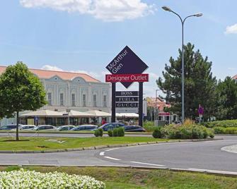 Fonix Hotel - Bük - Building