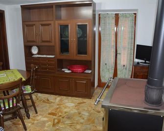 Agriturismo Ghirlanda Norma Rita - Carro - Sala pranzo