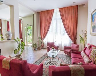 Hotel Mediterraneo - צ'פאלו - סלון