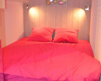 Joli studio au calme dans un jardin privatif - Ouistreham - Bedroom