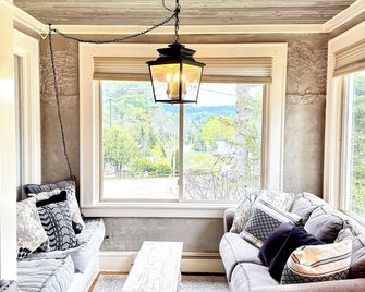 - Placid Peak Lodge - Great Central Location In The Village - Lake Placid - Wohnzimmer