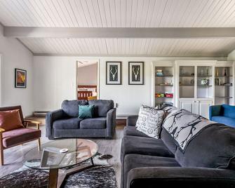 Gorgeous Villa w/ Mountain Views, pool, hot tub! - Woodstock