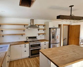 Family Wellness Space on 4 acres - Kensington - Kitchen