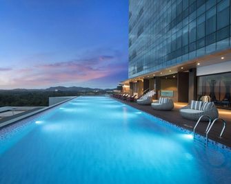 Panbil Residence Serviced Apartment - Batam - Bể bơi