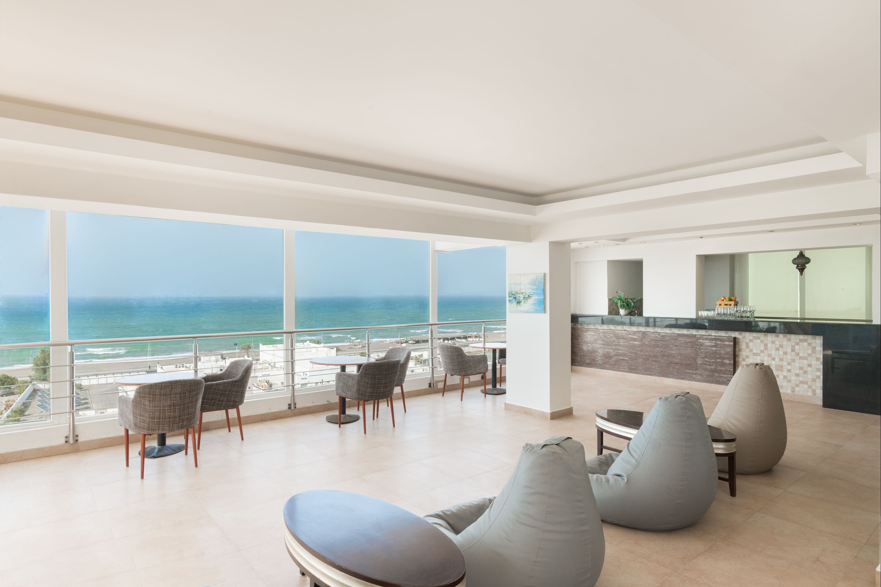 Al Hail Waves Hotel Managed By Centara - מוסקט - בריכה
