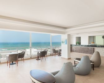 Al Hail Waves Hotel Managed By Centara - מוסקט - בריכה
