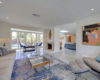 Golf Course House w/ Casita, Pool, Spa + EV Charger - Palm Springs - Wohnzimmer