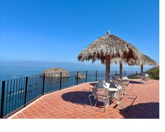 Hermoso Condominio con Alberca y Vista al mar - Mismaloya - Patio