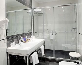 Hotel M.A. Princesa Ana - גרנדה - חדר רחצה