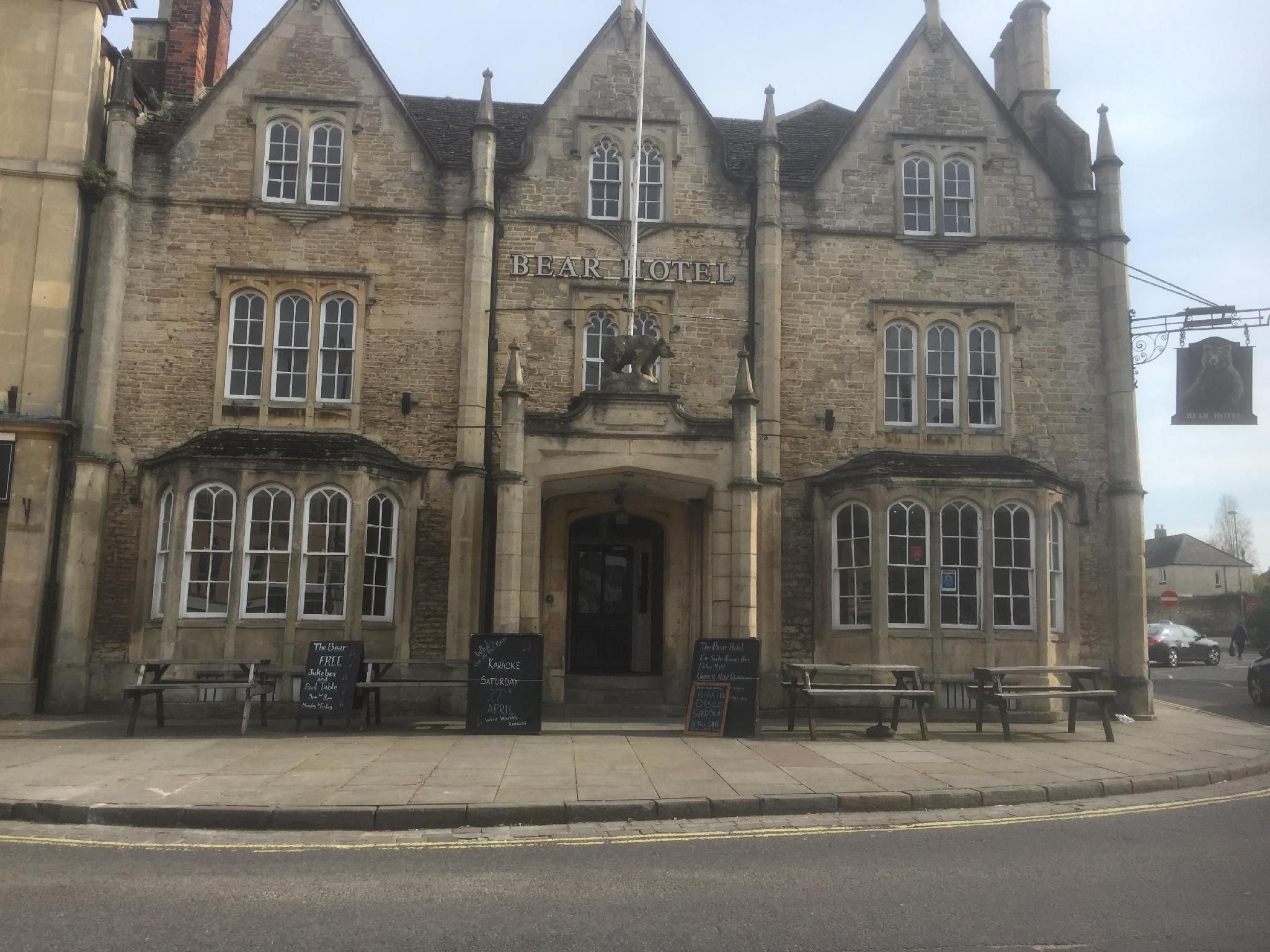 The Bear Hotel - Chippenham - Gebouw