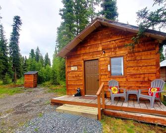 Fox's Den Cabin - Cozy Cabin - Slana - Patio