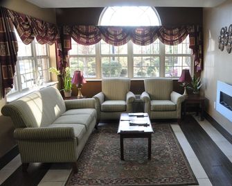 Microtel Inn & Suites by Wyndham Lithonia/Stone Mountain - Lithonia - Obývací pokoj