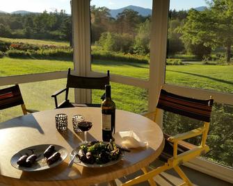 Nh Country Retreat Family Reunions & Weddings - Tamworth - Patio