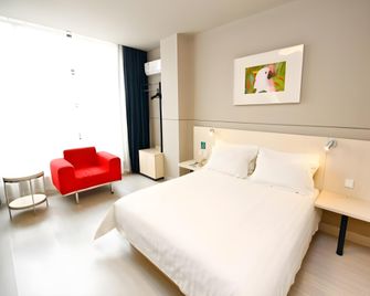Jinjiang Inn Hohhot Gulou Jiangjunya Shudi Metro Station - Hohhot - Schlafzimmer